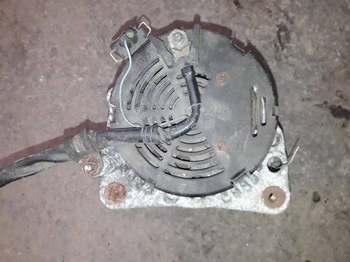 Gebruikte Dynamo Volkswagen Polo III Classic (6KV2) 1.4i 60 Prijs op aanvraag aangeboden door Autodemontage Joko B.V.