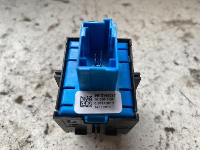 Handrem schakelaar van een Citroën C5 Aircross I (A4/AC/AJ/AR) 1.2 e-THP PureTech 130 2019