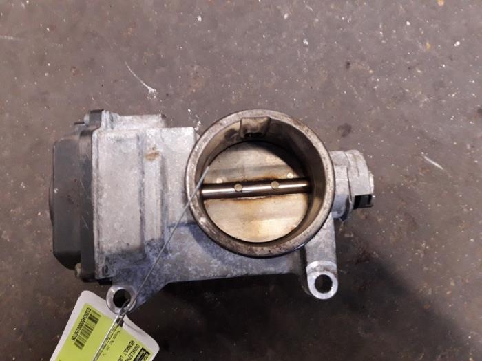 Gebruikte Gasklephuis Renault Laguna II Grandtour (KG) 1.8 16V Prijs op aanvraag aangeboden door Autodemontage Joko B.V.