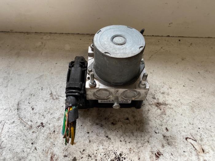 Gebruikte Computer ABS Citroen C4 Berline (LC) 1.4 16V Prijs op aanvraag aangeboden door Autodemontage Joko B.V.