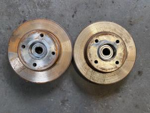 Gebruikte Remschijf achter Citroen C4 Berline (LC) 1.4 16V Prijs op aanvraag aangeboden door Autodemontage Joko B.V.