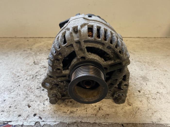 Gebruikte Dynamo Skoda Fabia (6Y2) 1.4i 16V Prijs op aanvraag aangeboden door Autodemontage Joko B.V.