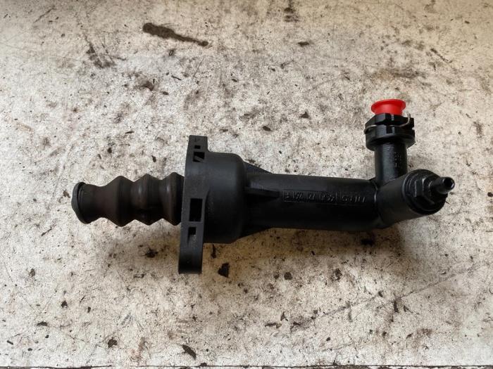 Gebruikte Koppeling Hulp Cilinder Skoda Fabia (6Y2) 1.4i 16V Prijs op aanvraag aangeboden door Autodemontage Joko B.V.