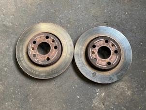 Gebruikte Remschijf voor Renault Kangoo Express (FW) 1.5 dCi 75 Prijs op aanvraag aangeboden door Autodemontage Joko B.V.