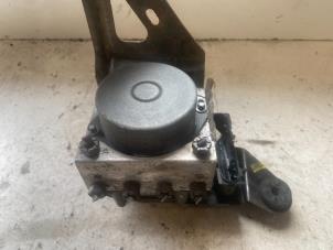 Gebruikte ABS Pomp Renault Kangoo Express (FW) 1.5 dCi 75 Prijs op aanvraag aangeboden door Autodemontage Joko B.V.