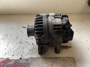 Gebruikte Dynamo Volkswagen Golf V (1K1) 1.6 FSI 16V Prijs op aanvraag aangeboden door Autodemontage Joko B.V.