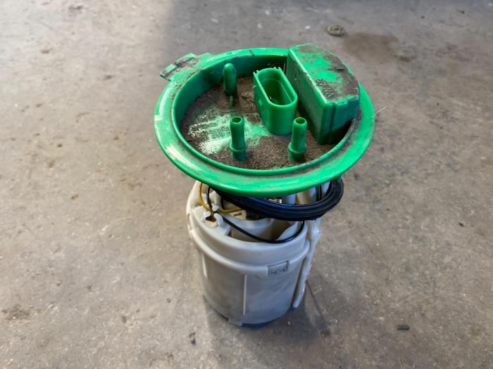 Gebruikte Tank element Pomp Volkswagen Golf V (1K1) 1.6 FSI 16V Prijs op aanvraag aangeboden door Autodemontage Joko B.V.