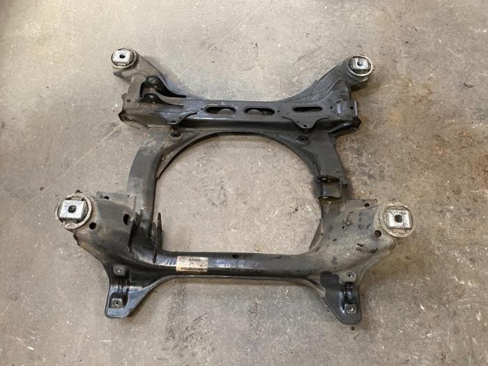Gebruikte Subframe Volkswagen Touareg (7LA/7L6) 3.2 V6 24V Prijs op aanvraag aangeboden door Autodemontage Joko B.V.