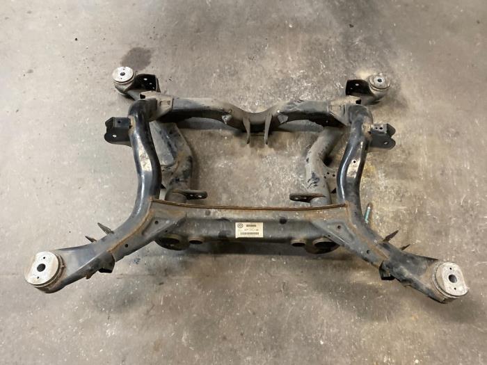 Gebruikte Subframe Volkswagen Touareg (7LA/7L6) 3.2 V6 24V Prijs op aanvraag aangeboden door Autodemontage Joko B.V.