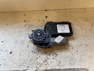 Gebruikte Motor electrisch raam Volkswagen Touareg (7LA/7L6) 3.2 V6 24V Prijs op aanvraag aangeboden door Autodemontage Joko B.V.