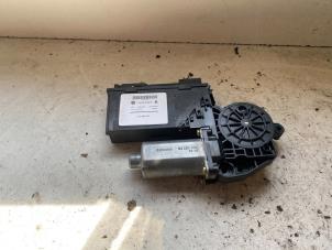 Gebruikte Motor electrisch raam Volkswagen Touareg (7LA/7L6) 3.2 V6 24V Prijs op aanvraag aangeboden door Autodemontage Joko B.V.