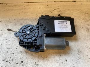 Gebruikte Motor electrisch raam Volkswagen Touareg (7LA/7L6) 3.2 V6 24V Prijs op aanvraag aangeboden door Autodemontage Joko B.V.
