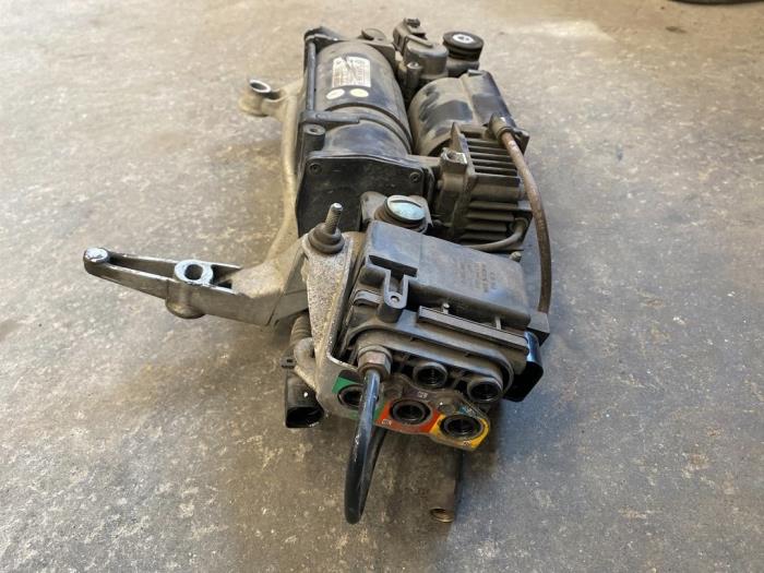 Compressor van een Volkswagen Touareg (7LA/7L6) 3.2 V6 24V 2003