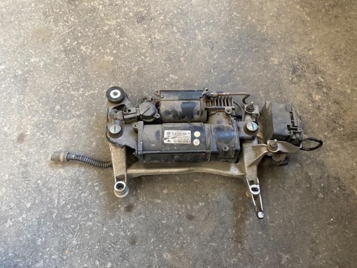 Compressor van een Volkswagen Touareg (7LA/7L6) 3.2 V6 24V 2003