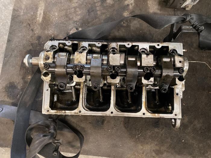 Gebruikte Cilinderkop Volkswagen Passat Variant (3C5) 1.9 TDI Prijs op aanvraag aangeboden door Autodemontage Joko B.V.