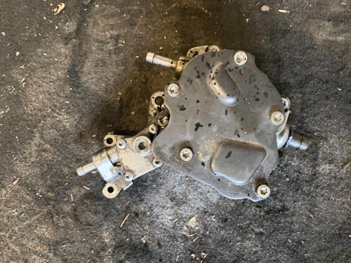 Hogedrukpomp van een Volkswagen Passat Variant (3C5) 1.9 TDI 2007