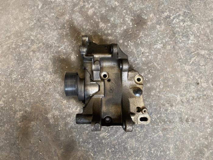 Gebruikte Dynamosteun boven Peugeot 206 CC (2D) 1.6 16V Prijs op aanvraag aangeboden door Autodemontage Joko B.V.