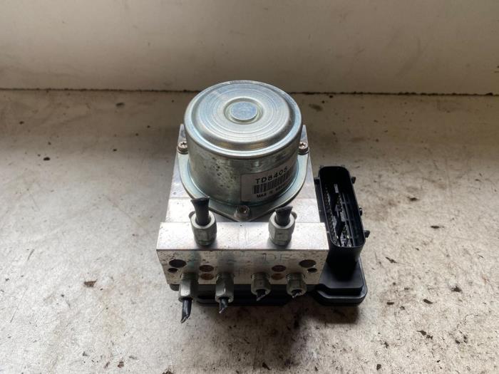 Gebruikte ABS Computer Nissan Juke (F15) 1.2 DIG-T 16V Prijs op aanvraag aangeboden door Autodemontage Joko B.V.