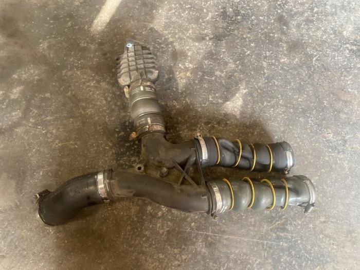 Gebruikte Intercooler Buis Citroen Berlingo Cinqspace, Multispace 1.6 HDi 90 Prijs op aanvraag aangeboden door Autodemontage Joko B.V.
