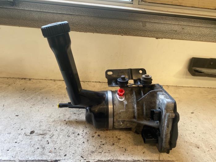 Gebruikte Servopomp Citroen Berlingo Cinqspace, Multispace 1.6 HDi 90 Prijs op aanvraag aangeboden door Autodemontage Joko B.V.