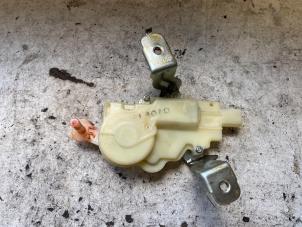 Gebruikte Achterklep motor Toyota Yaris II (P9) 1.0 12V VVT-i Prijs op aanvraag aangeboden door Autodemontage Joko B.V.