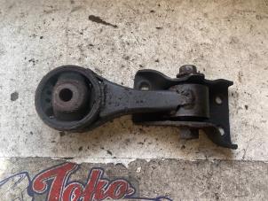 Gebruikte Versnellingsbak Steun Toyota Yaris II (P9) 1.0 12V VVT-i Prijs op aanvraag aangeboden door Autodemontage Joko B.V.