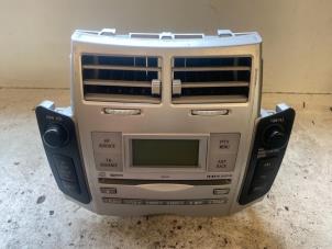 Gebruikte Radio CD Speler Toyota Yaris II (P9) 1.0 12V VVT-i Prijs op aanvraag aangeboden door Autodemontage Joko B.V.