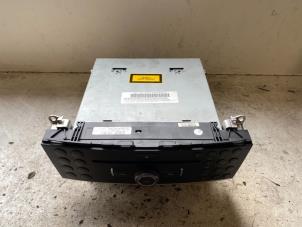 Gebruikte Radio CD Speler Mercedes C (W204) 1.8 C-200K 16V Prijs op aanvraag aangeboden door Autodemontage Joko B.V.