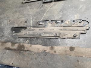 Gebruikte Beschermplaat bodem Mercedes C (W204) 1.8 C-200K 16V Prijs op aanvraag aangeboden door Autodemontage Joko B.V.