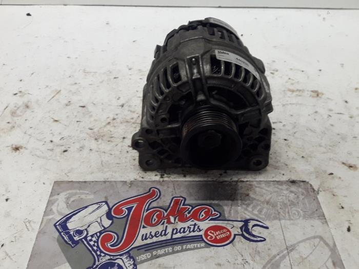 Gebruikte Dynamo Volkswagen Golf IV (1J1) 1.6 FSI 16V Prijs op aanvraag aangeboden door Autodemontage Joko B.V.