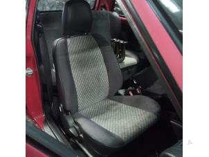 Gebruikte Voorstoel rechts Toyota Starlet (EP8/NP8) 1.3 Friend,XLi 12V Prijs op aanvraag aangeboden door Autodemontage Joko B.V.