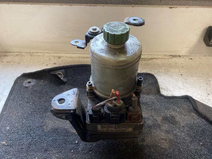 Gebruikte Servopomp Skoda Fabia (6Y5) 1.4i 16V Prijs op aanvraag aangeboden door Autodemontage Joko B.V.