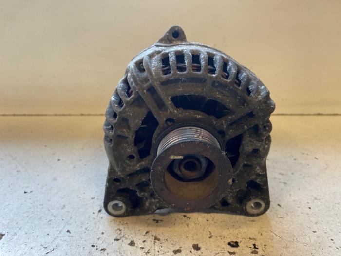 Gebruikte Dynamo Opel Movano (4A1; 4A2; 4B2; 4B3; 4C2; 4C3) 2.5 CDTI 16V DPF Prijs op aanvraag aangeboden door Autodemontage Joko B.V.