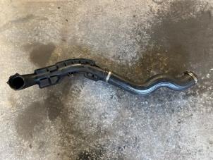 Gebruikte Intercooler Buis Opel Movano (4A1; 4A2; 4B2; 4B3; 4C2; 4C3) 2.5 CDTI 16V DPF Prijs op aanvraag aangeboden door Autodemontage Joko B.V.