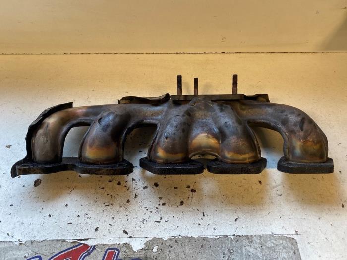 Gebruikte Uitlaatspruitstuk Opel Movano (4A1; 4A2; 4B2; 4B3; 4C2; 4C3) 2.5 CDTI 16V DPF Prijs op aanvraag aangeboden door Autodemontage Joko B.V.