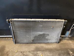 Gebruikte Radiateur Opel Movano (4A1; 4A2; 4B2; 4B3; 4C2; 4C3) 2.5 CDTI 16V DPF Prijs op aanvraag aangeboden door Autodemontage Joko B.V.