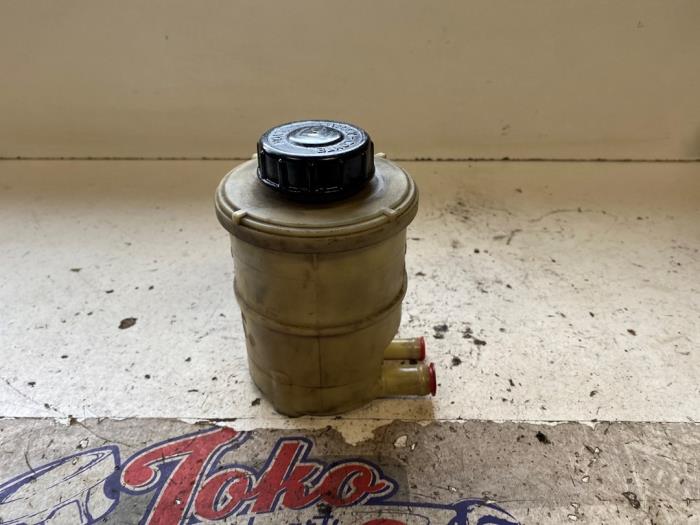 Gebruikte Servo Oliereservoir Opel Movano (4A1; 4A2; 4B2; 4B3; 4C2; 4C3) 2.5 CDTI 16V DPF Prijs op aanvraag aangeboden door Autodemontage Joko B.V.