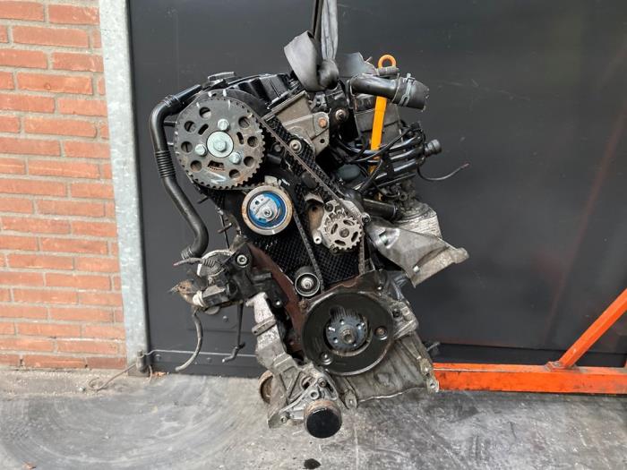 Gebruikte Motor Volkswagen Passat (3B3) 1.9 TDI 130 Prijs op aanvraag aangeboden door Autodemontage Joko B.V.