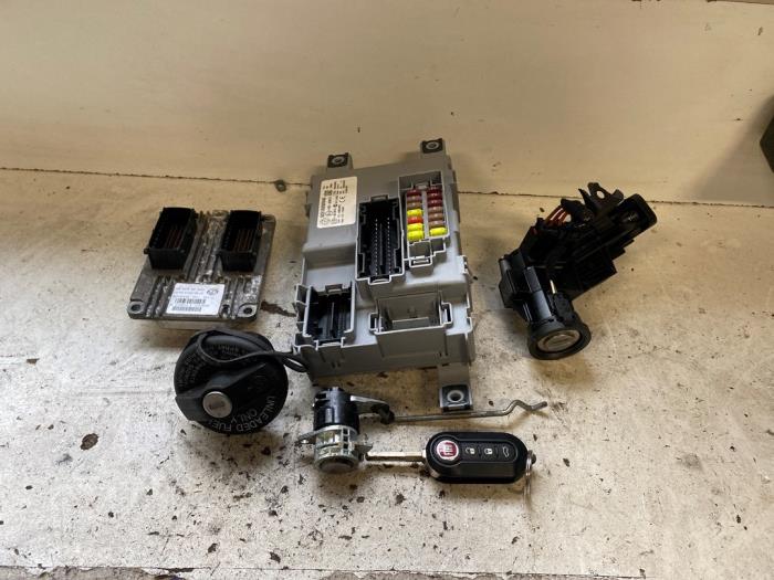 Gebruikte Comfort Module Fiat Punto Evo (199) 1.2 Euro 5 Prijs op aanvraag aangeboden door Autodemontage Joko B.V.