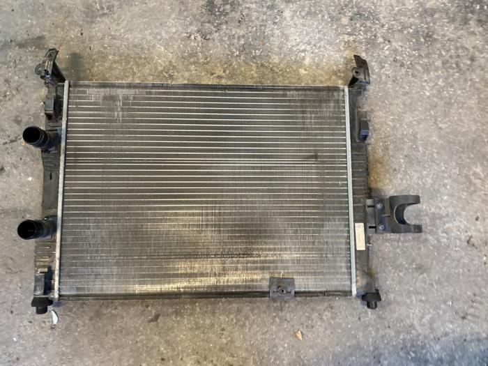 Gebruikte Radiateur Nissan Qashqai (J10) 2.0 16V Prijs op aanvraag aangeboden door Autodemontage Joko B.V.