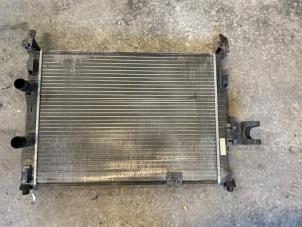 Gebruikte Radiateur Nissan Qashqai (J10) 2.0 16V Prijs op aanvraag aangeboden door Autodemontage Joko B.V.