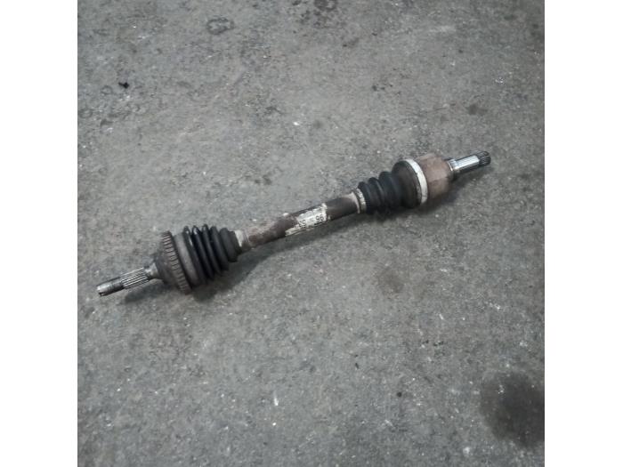 Gebruikte Steekas links-voor Peugeot 206 SW (2E/K) 1.4 Prijs op aanvraag aangeboden door Autodemontage Joko B.V.