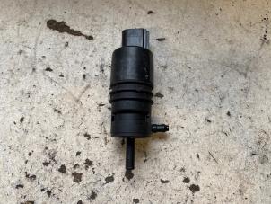 Gebruikte Ruitensproeierpomp achter BMW 1 serie (F20) 118d 2.0 16V Prijs op aanvraag aangeboden door Autodemontage Joko B.V.