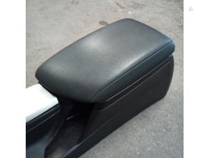 Gebruikte Armleuning BMW 1 serie (F20) 118d 2.0 16V Prijs op aanvraag aangeboden door Autodemontage Joko B.V.