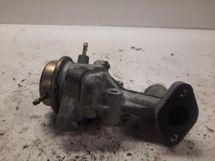 EGR Klep van een Mercedes-Benz C (W203) 1.8 C-180K 16V 2005