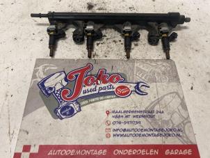Gebruikte Injector brug Peugeot 207/207+ (WA/WC/WM) 1.6 16V VTRi Prijs op aanvraag aangeboden door Autodemontage Joko B.V.