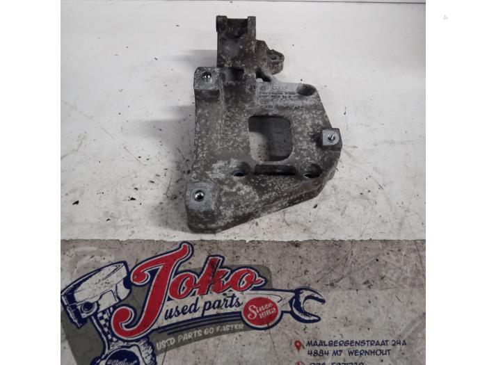 Gebruikte Dynamosteun onder Volkswagen Jetta III (1K2) 1.6 Prijs op aanvraag aangeboden door Autodemontage Joko B.V.
