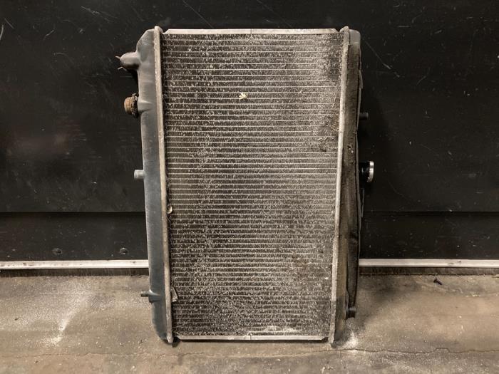 Gebruikte Radiateur Kia Rio (DC22/24) 1.5 16V Prijs op aanvraag aangeboden door Autodemontage Joko B.V.