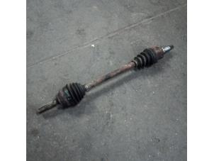 Gebruikte Aandrijfas links-voor Citroen C2 (JM) 1.1 Prijs op aanvraag aangeboden door Autodemontage Joko B.V.