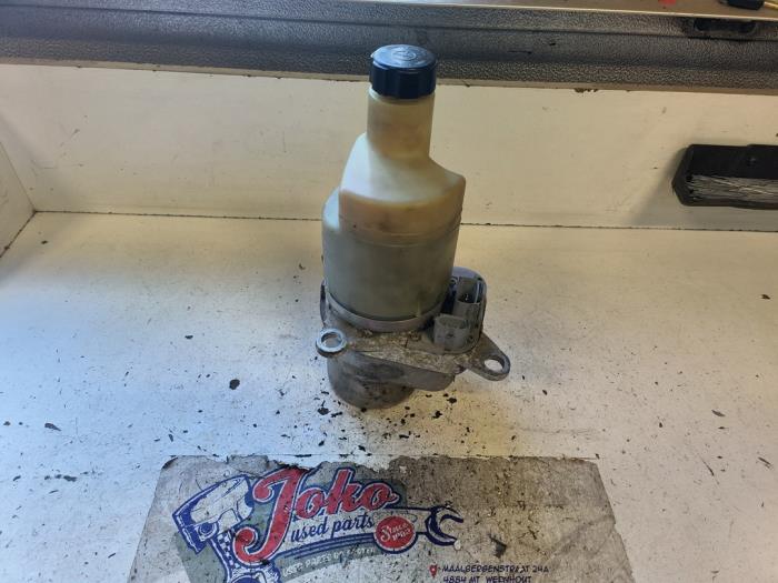 Gebruikte Servo Oliereservoir Volvo V50 (MW) 2.4i 20V Prijs op aanvraag aangeboden door Autodemontage Joko B.V.